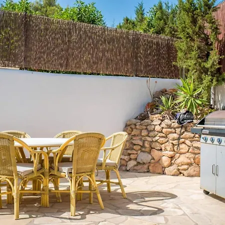 En Cala Vadella Familias Y Parejas San José